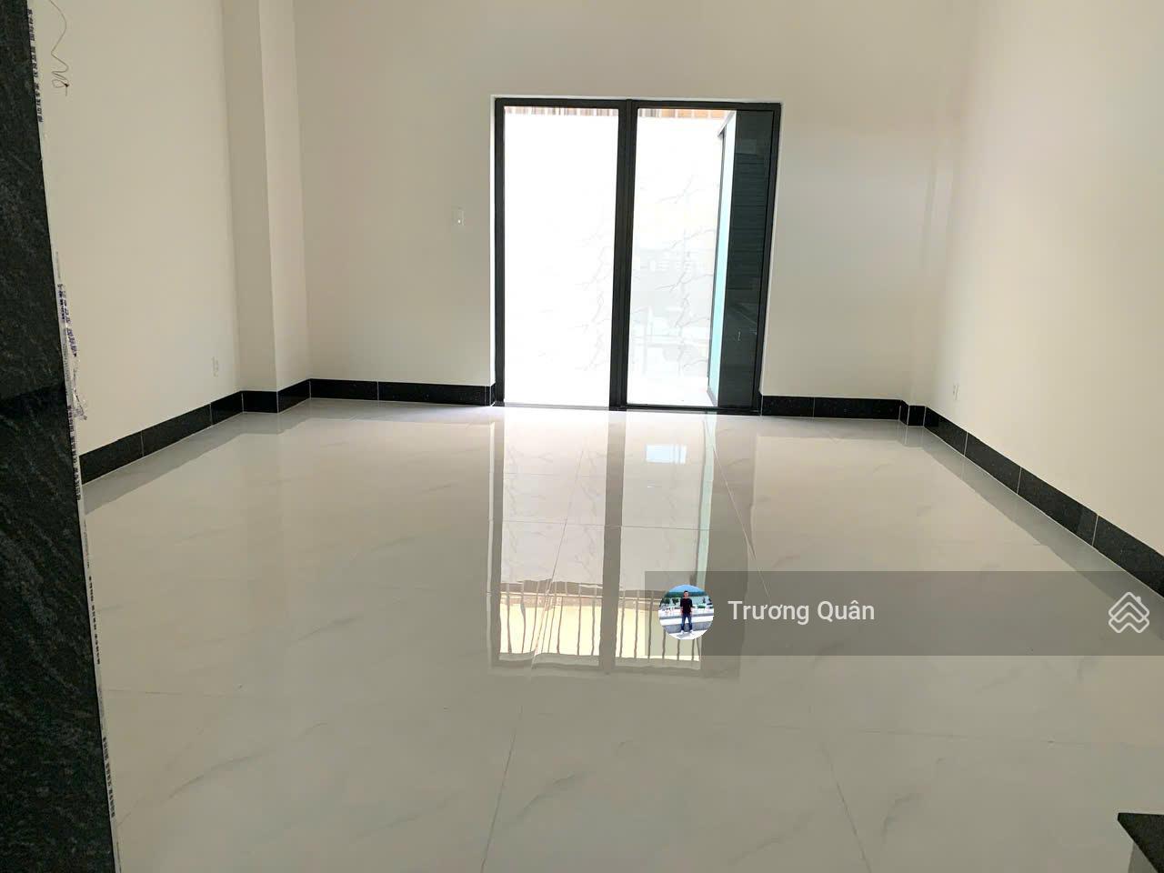 Cho thuê Trệt + Lầu 1 DTSD ~ 160m2 hoàn thiện nội thất có thang máy lối đi riêng KĐT Vạn Phúc City.