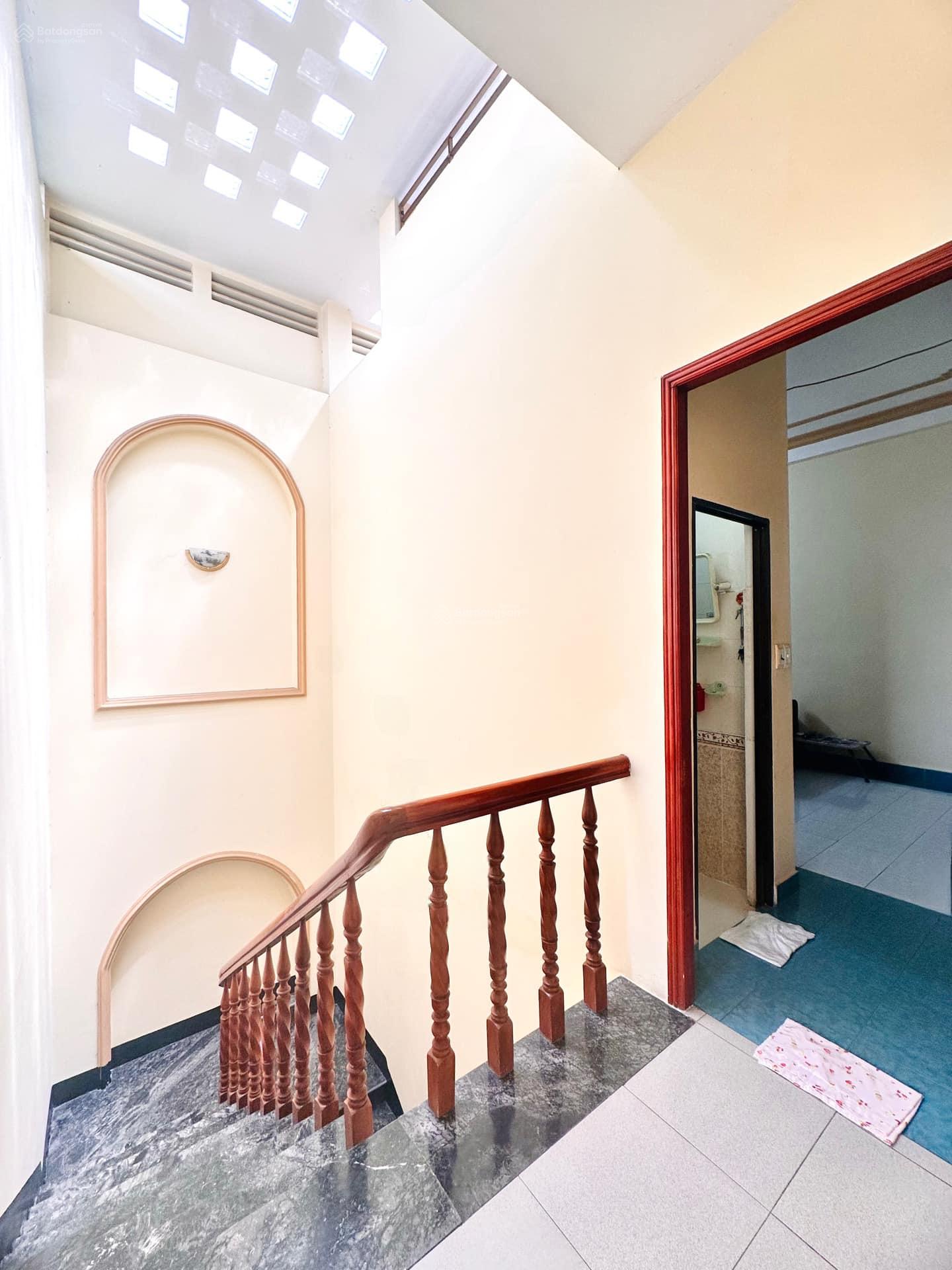 Bán Nhà, 3 Tầng BTCT, DT5m x 12m, Cách Mạng Tháng 8, Quận 10. Chỉ 9.2 Tỷ