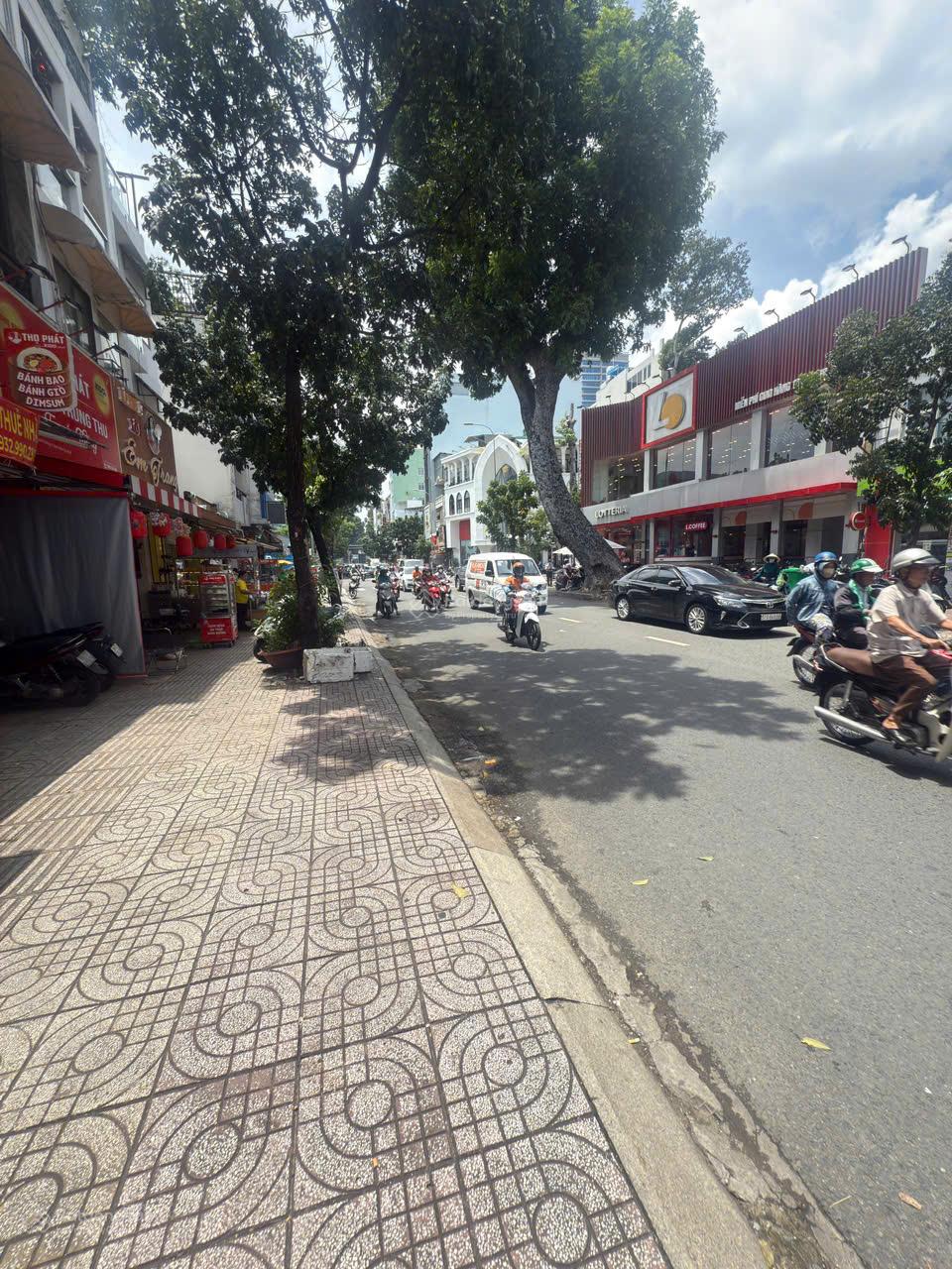 Biệt thự mặt tiền Lý Chính Thắng, ngay nhà khách T78, DT 205m2, giá 51,9 tỷ Biệt thự mặt tiền Lý Chính Thắng, ngay nhà khách T78, DT 205m2, giá 51,9 tỷ