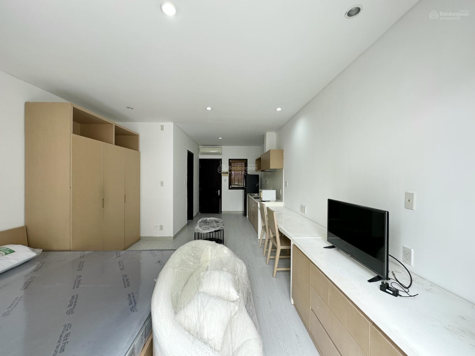 Cho thuê 1PN bancol full NT, đường Nam Kỳ Khởi Nghĩa, gần cầu Công Lý, cho nuôi pet, xe hơi tận cửa