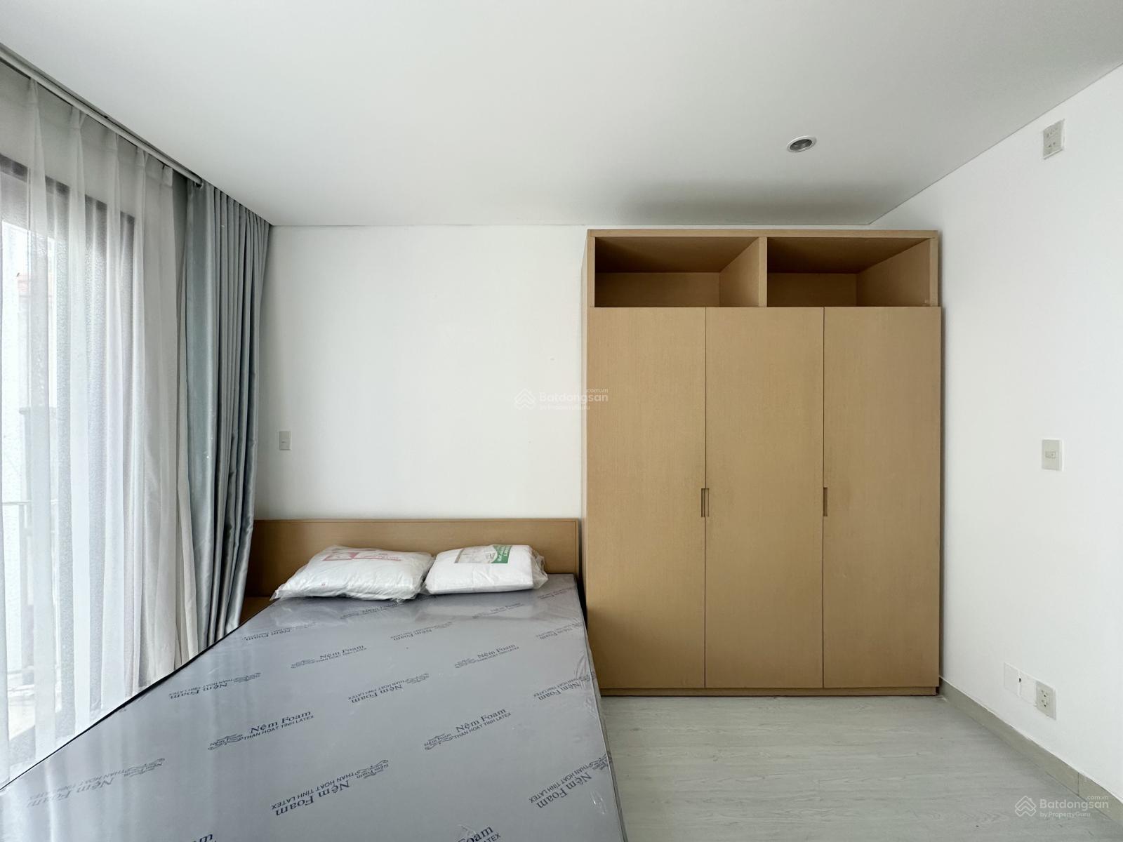 Cho thuê 1PN bancol full NT, đường Nam Kỳ Khởi Nghĩa, gần cầu Công Lý, cho nuôi pet, xe hơi tận cửa