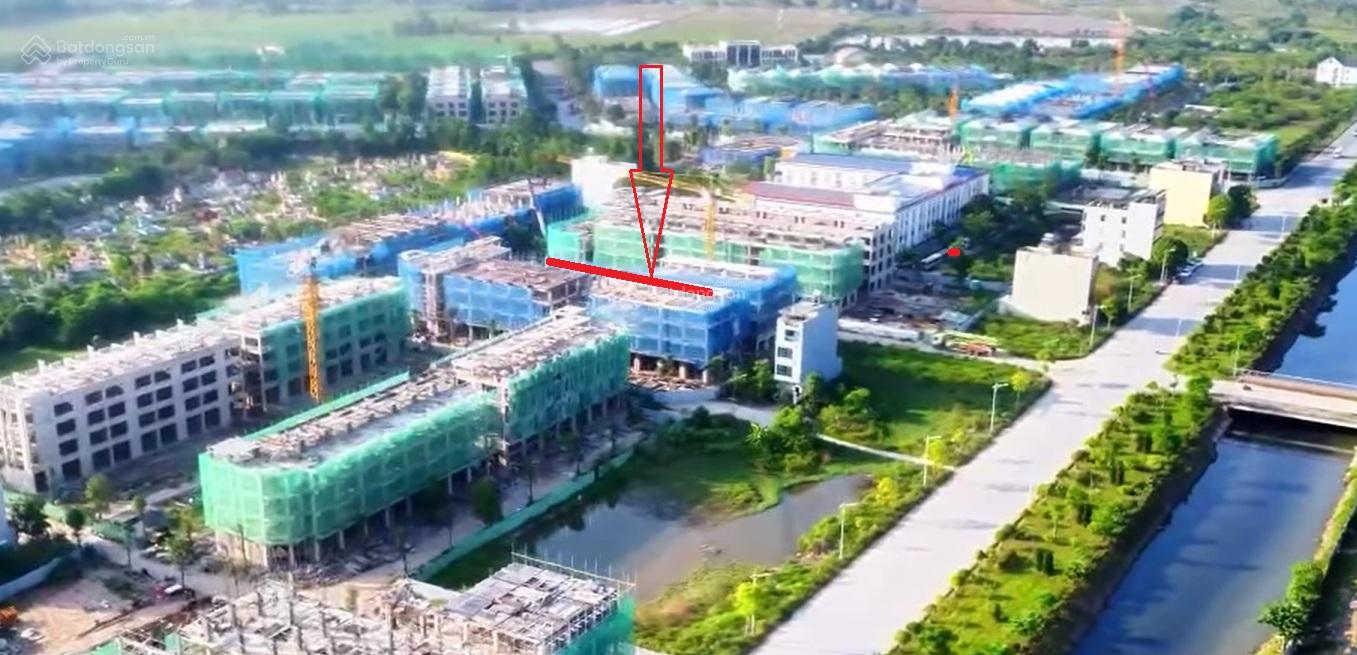 Bán nhà liền kề mặt đường 25m, trước mặt là 24 tòa chung cư, vị trí kinh doanh tốt.