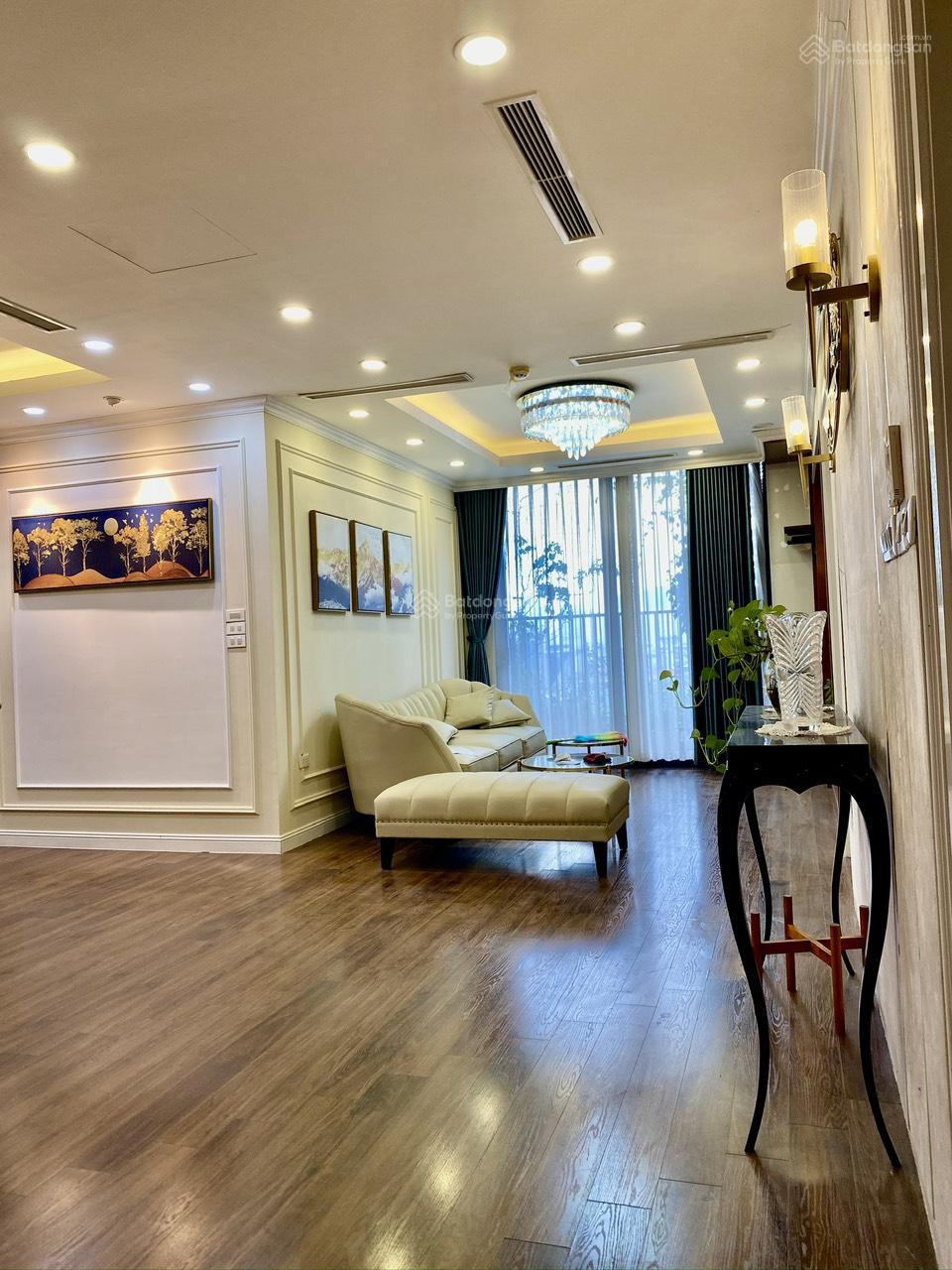 Bán gấp căn hộ chung cư 4PN full đồ bên Ngoại Giao Đoàn toà N01T1