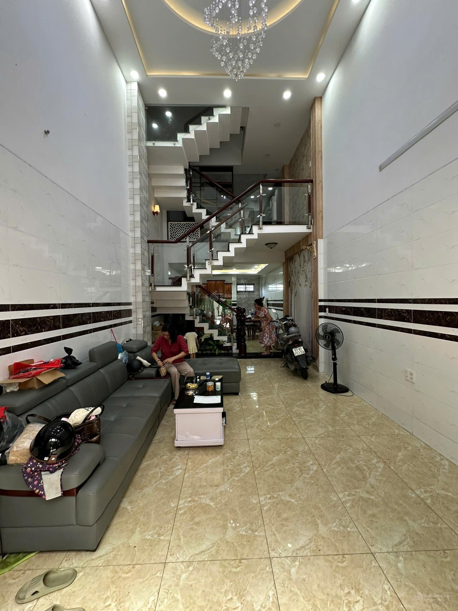 Bán Nhà khu đồng bộ HXH 5m Nguyễn Oanh P6 , DT: 4 x 14m , 3 lầu , giá: 9.1 tỷ