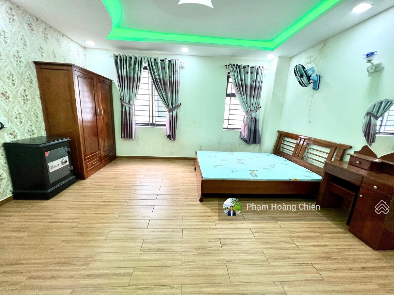 Cho thuê nhà phố view công viên Lakeview City DT 5x20m full nội thất giá 26 triệu 4PN 5WC vào liền