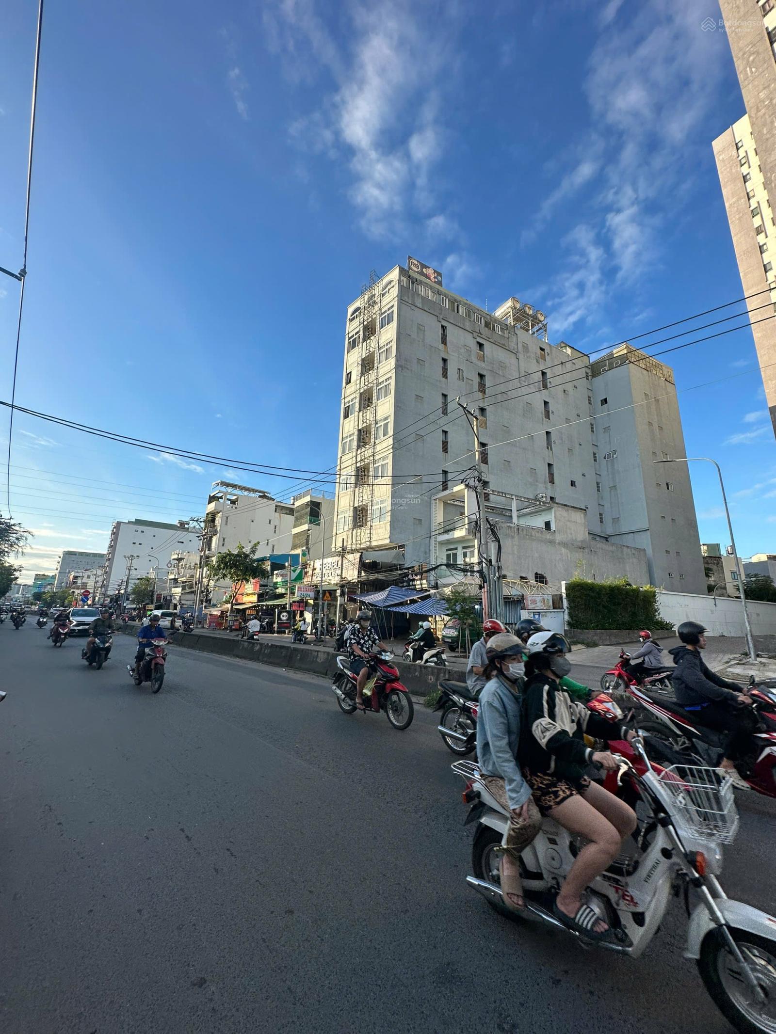 Bán tòa CHDV Huỳnh Tấn Phát, Q7 - DT 8x40m NH 14m, hầm 10 tầng - HĐT: 550tr/th - giá 90 tỷ