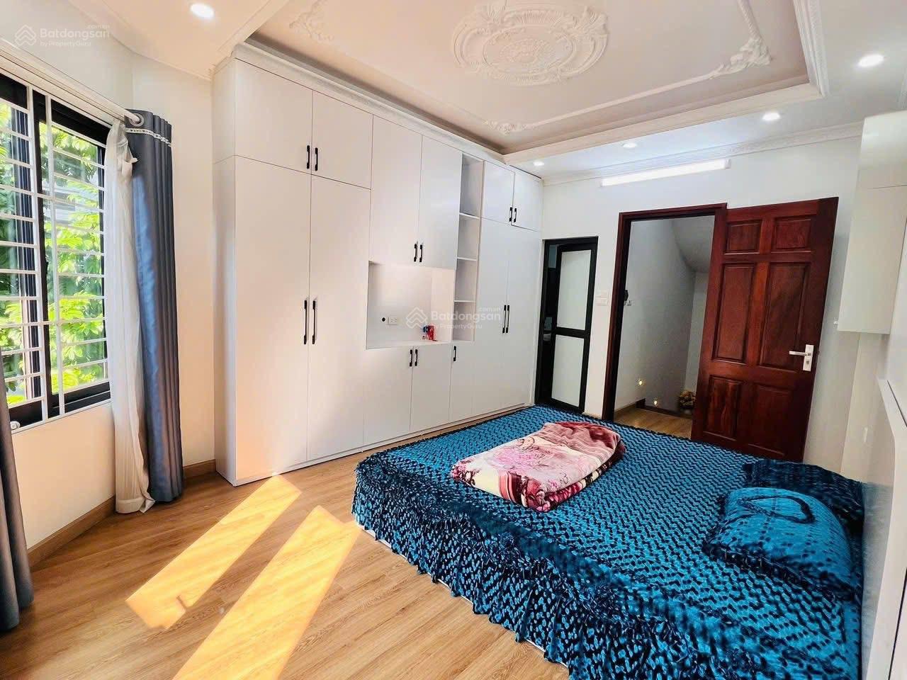 Bán nhà mặt ngõ phân lô phố Hoàng Quốc Việt, DT 50m2 x 6 T, MT 5,1m, 21,5 tỷ