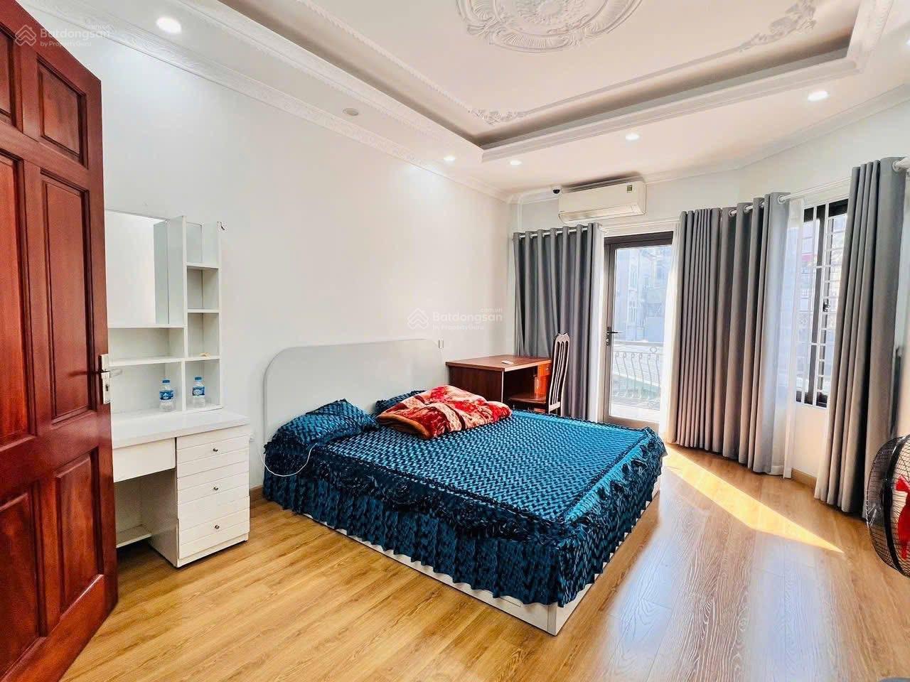 Bán nhà mặt ngõ phân lô phố Hoàng Quốc Việt, DT 50m2 x 6 T, MT 5,1m, 21,5 tỷ