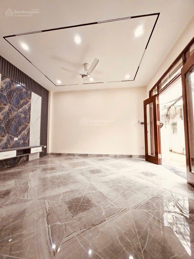 Bán nhà lô góc dân xây Cự Khối Long Biên 6 tỷ 35m2 MT 4.5m 5 tầng gần đường 25m và công viên Bán nhà lô góc dân xây Cự Khối Long Biên 6 tỷ 35m2 MT 4.5m 5 tầng gần đường 25m và công viên