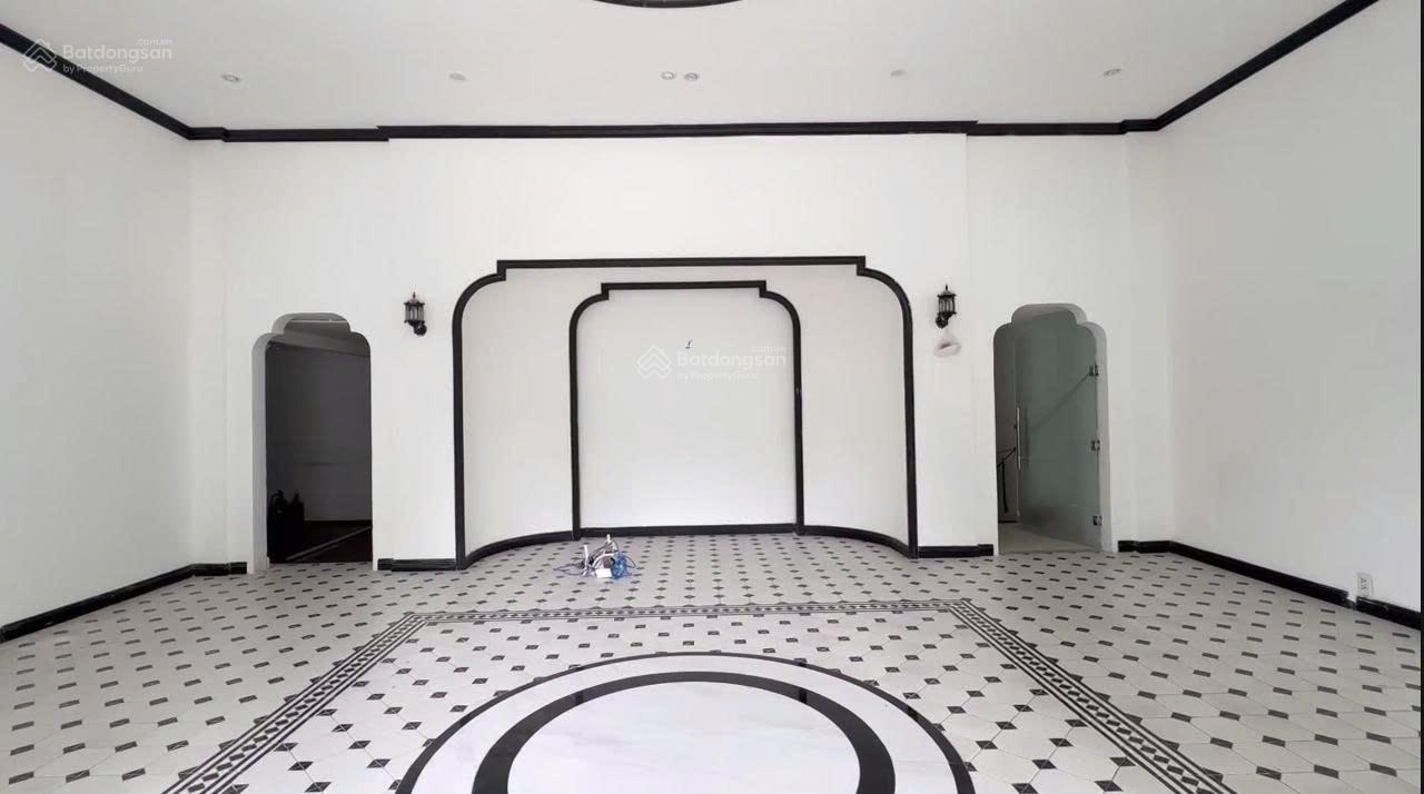 CHO THUÊ TÒA NHÀ MT HOÀNG DIỆU, P.10 , Q.PHÚ NHUẬN, 20x30m, HẦM TRỆT 6 LẦU TM PCCC, GIÁ 300tr