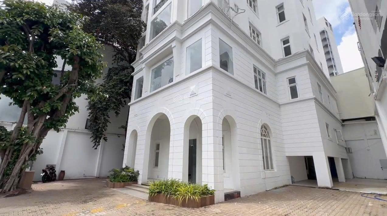 CHO THUÊ TÒA NHÀ MT HOÀNG DIỆU, P.10 , Q.PHÚ NHUẬN, 20x30m, HẦM TRỆT 6 LẦU TM PCCC, GIÁ 300tr