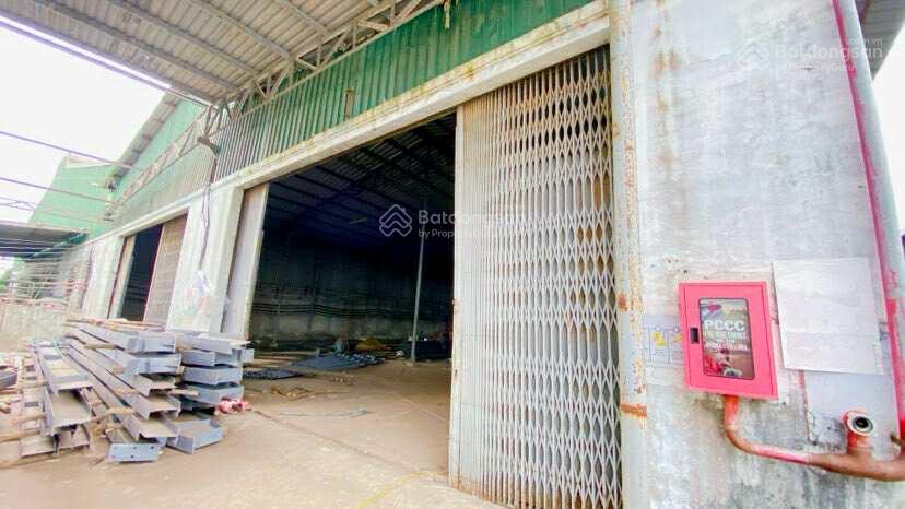 Cho thuê kho 2.100 m2 mặt tiền đường Hoàng Quốc Việt