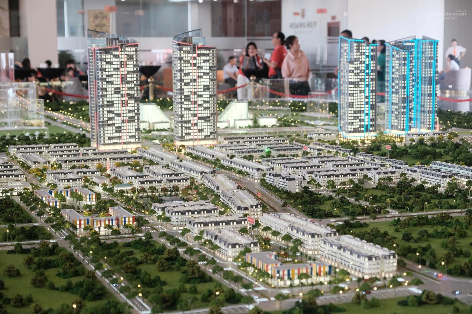 Bán căn góc cực VIP mặt đường 30m vị trí ngay ngã tư gần TTTM Hoàng Huy