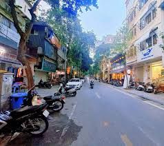 Chính chủ cho thuê Mặt Phố Phan Văn trường Dt 70m2x3 tầng Mt 6m vỉa hè rộng giá 50tr/tháng
