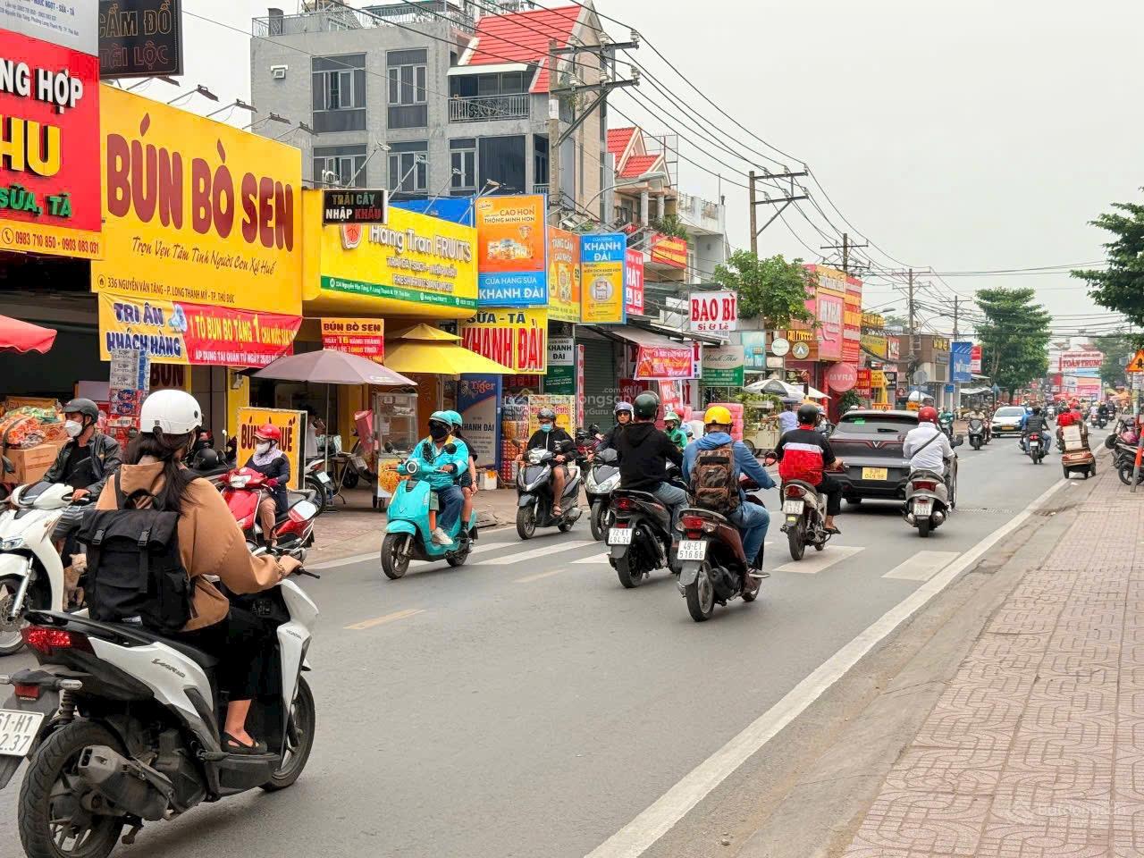 Chỉ 130tr/m2 Nhà MT Nguyễn Văn Tăng, DT10x42m vuông vức, khu vực kinh doanh sầm uất, đựo XD 7 tầng Chỉ 130tr/m2 Nhà MT Nguyễn Văn Tăng, DT10x42m vuông vức, khu vực kinh doanh sầm uất, đựo XD 7 tầng