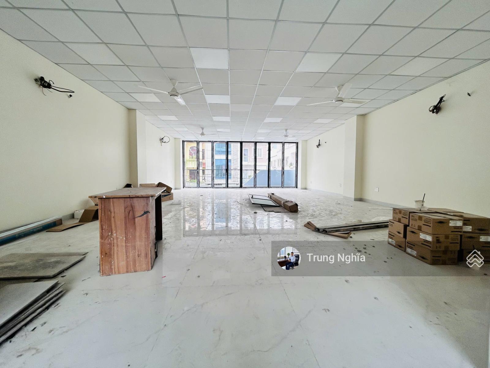 Tòa nhà đường Bàu Cát diện tích: 8x20m hầm 4 tầng cho thuê