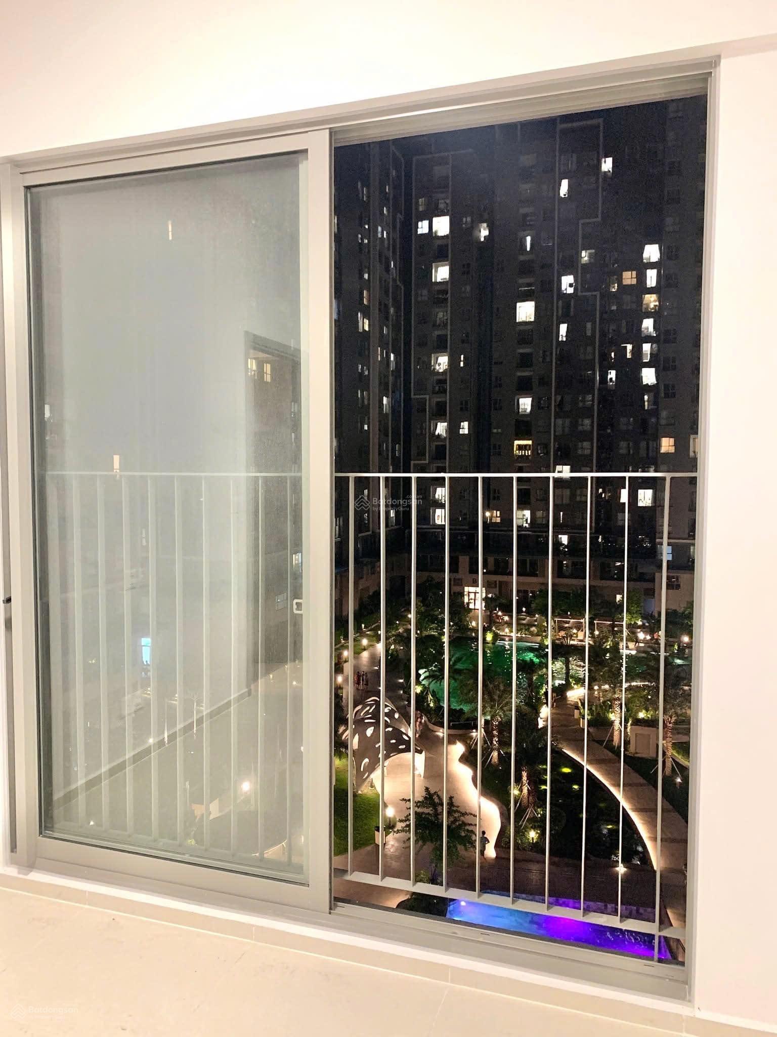 Bán căn 59m2 view hồ bơi block B1 + Sổ hồng sẵn + Giá 2.750 tỷ (102%)
