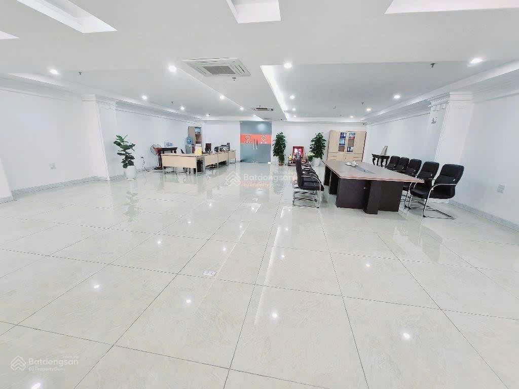 Cho thuê tòa nhà mặt phố Vũ Phạm Hàm, Cầu Giấy 160 mét 6 tầng thang máy mới đẹp