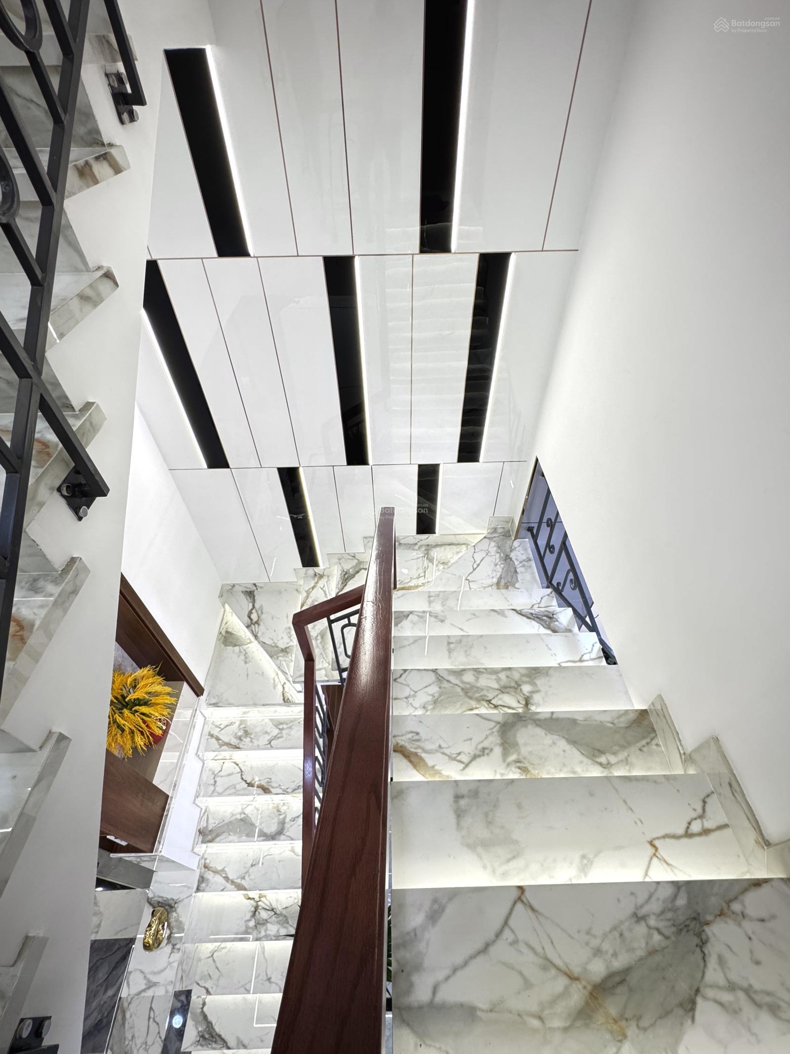 Siêu phẩm nhà mới 4 tầng, thang máy 450kg, đường thông xe tải, vị trí KD đa nghành nghề, P15, TB