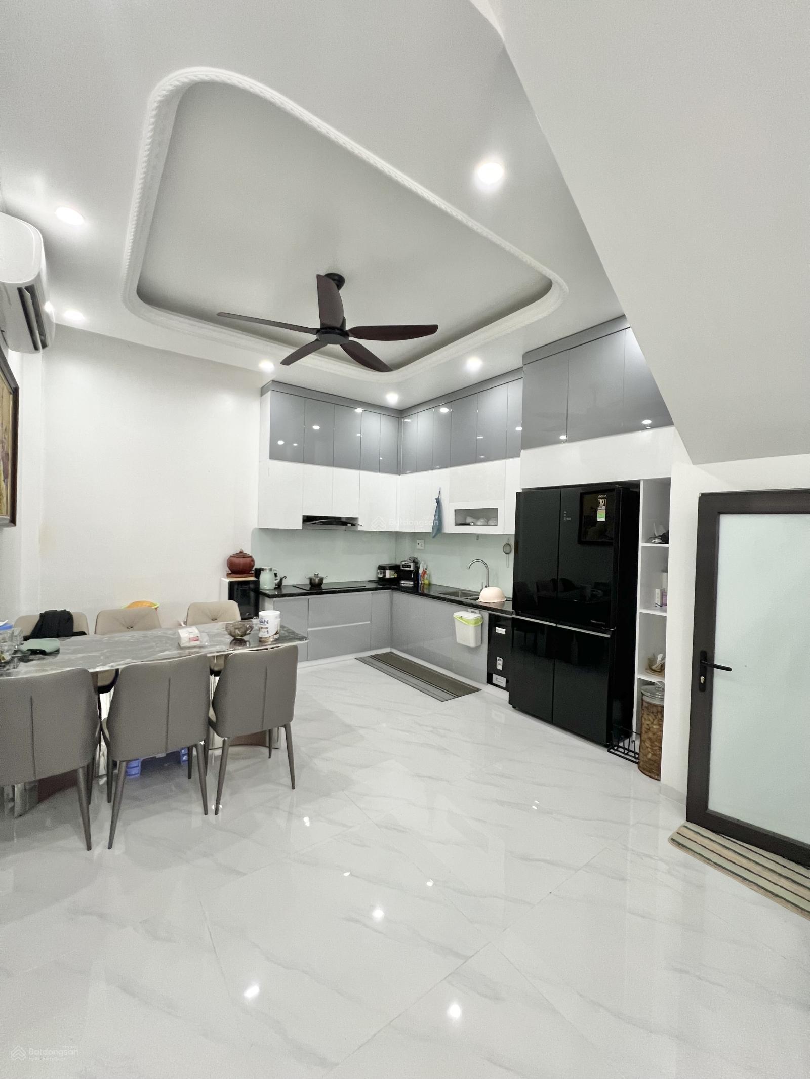 Cần chuyển nhượng căn liền kề 4 tầng sẵn nội thất tại Him Lam Hồng Bàng Hải Phòng. Lh 0977 942 ***