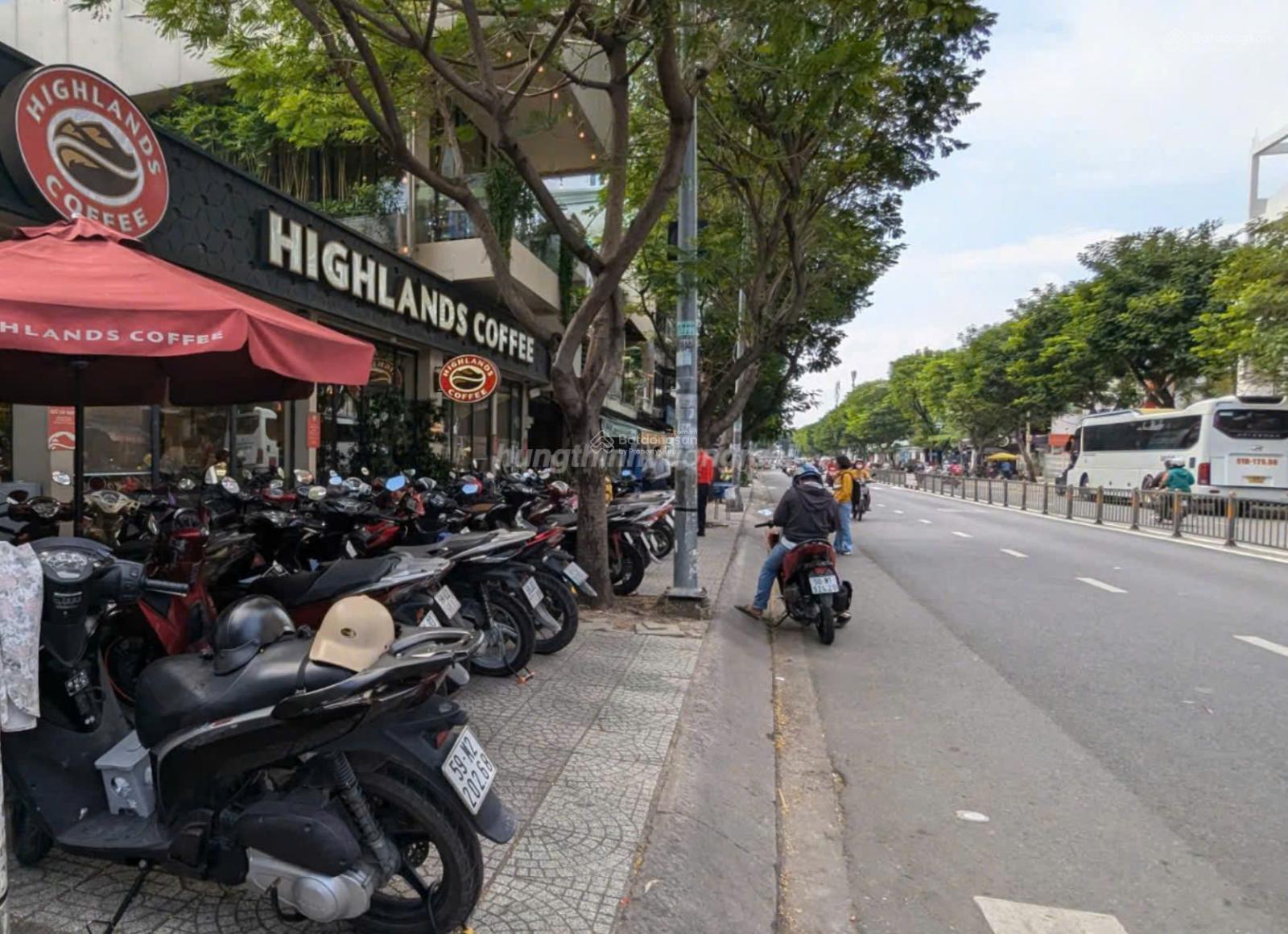 Bán Nhà Góc 2 Mặt Tiền 240A-B-C Nguyễn Văn Luông, P.11, Quận 6, DT: 18.5 x 21m - HĐ Thuê 166tr/th Bán Nhà Góc 2 Mặt Tiền 240A-B-C Nguyễn Văn Luông, P.11, Quận 6, DT: 18.5 x 21m - HĐ Thuê 166tr/th