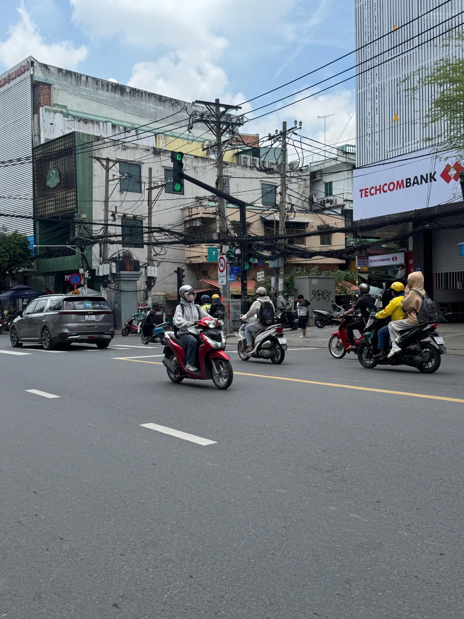 Mặt tiền Nguyễn Gia Trí, Bình Thạnh. DT: 4x20m, hầm 6 tầng, Giá siêu tốt chỉ 26.5 tỷ