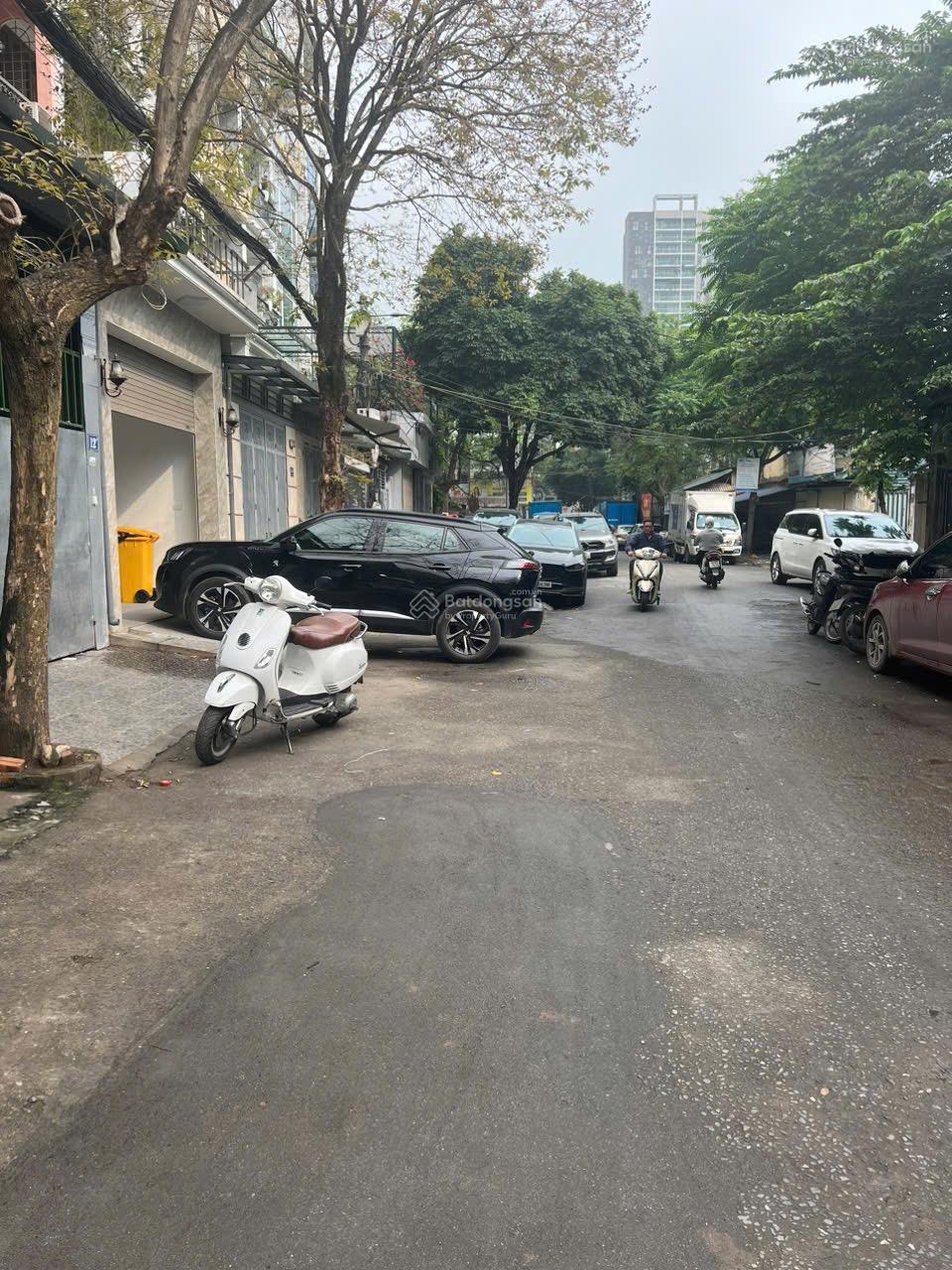 Nhà phân lô quận Cầu Giấy, ô tô tránh, vỉa hè, kinh doanh, xây toà VP, thang máy, giá tốt, 20.5 tỷ