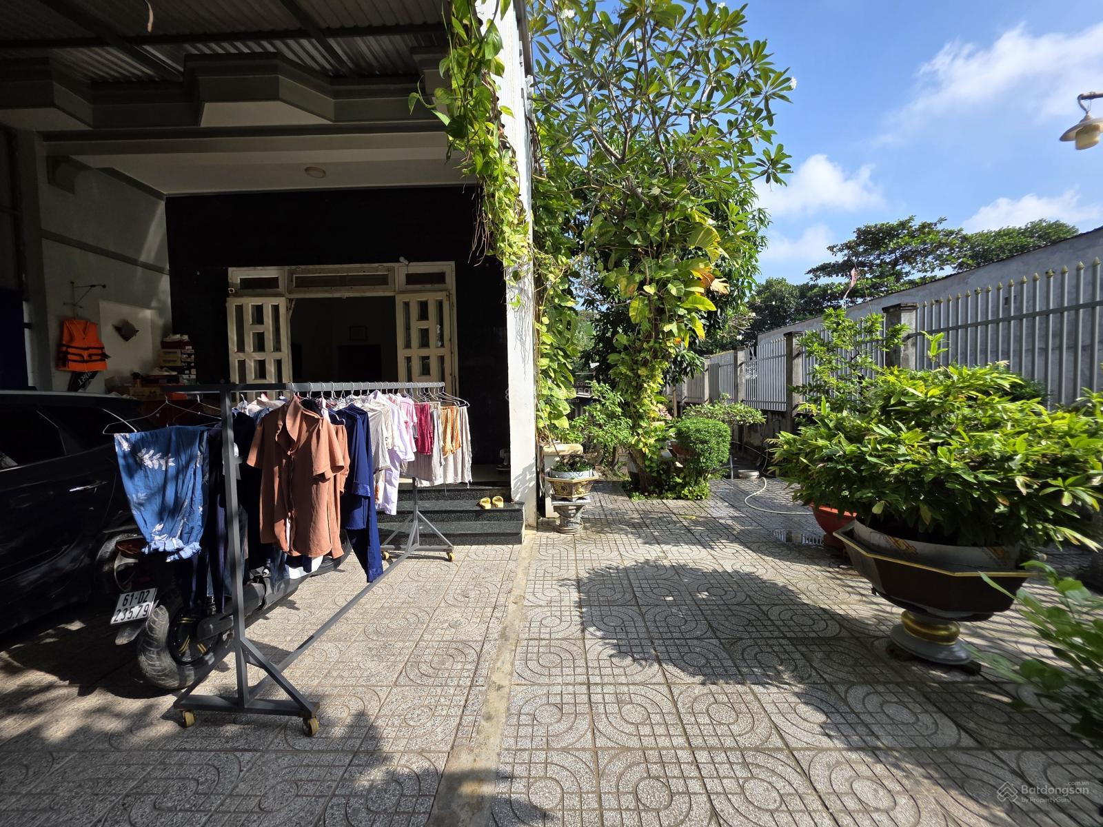 Nhà 393.8m2 ngang 10.68m cấp 4 sân vườn gần chợ Dĩ An 1, phường Dĩ An, TP Dĩ An.