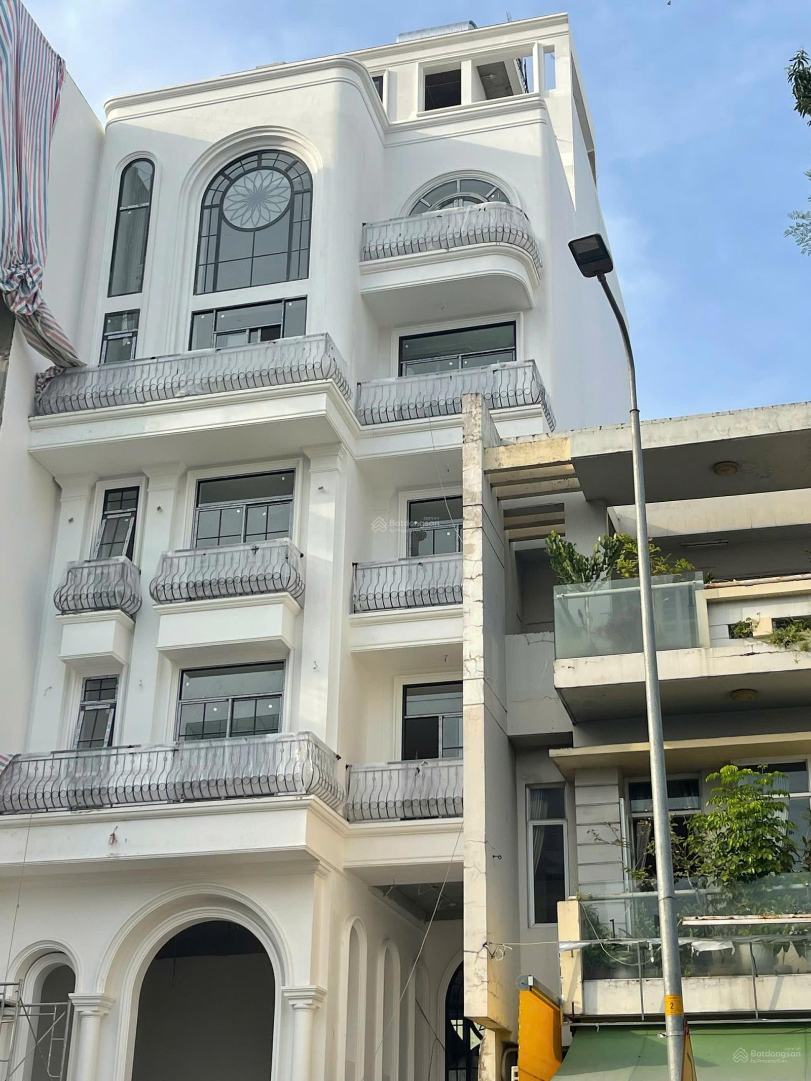 Cho thuê toà Building văn phòng toà nhà 5 lầu 8x20m. Vườn Lài Tân Phú