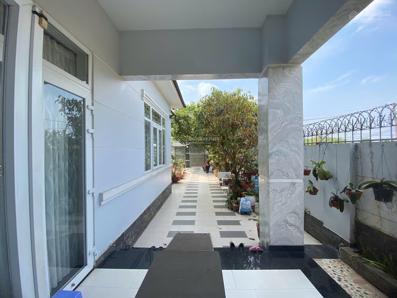 Cần bán - chủ thiện chí bán căn biệt thự vườn - KDC Bách Khoa DT 397m2 đất 23 tỷ 0937 576 ***