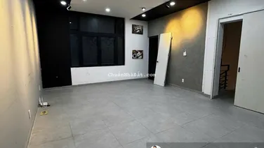 Cho thuê tầng văn phòng rộng sạch đẹp lối đi riêng có thang máy giá chỉ 6tr/th tại Vinhomes Quận 9
