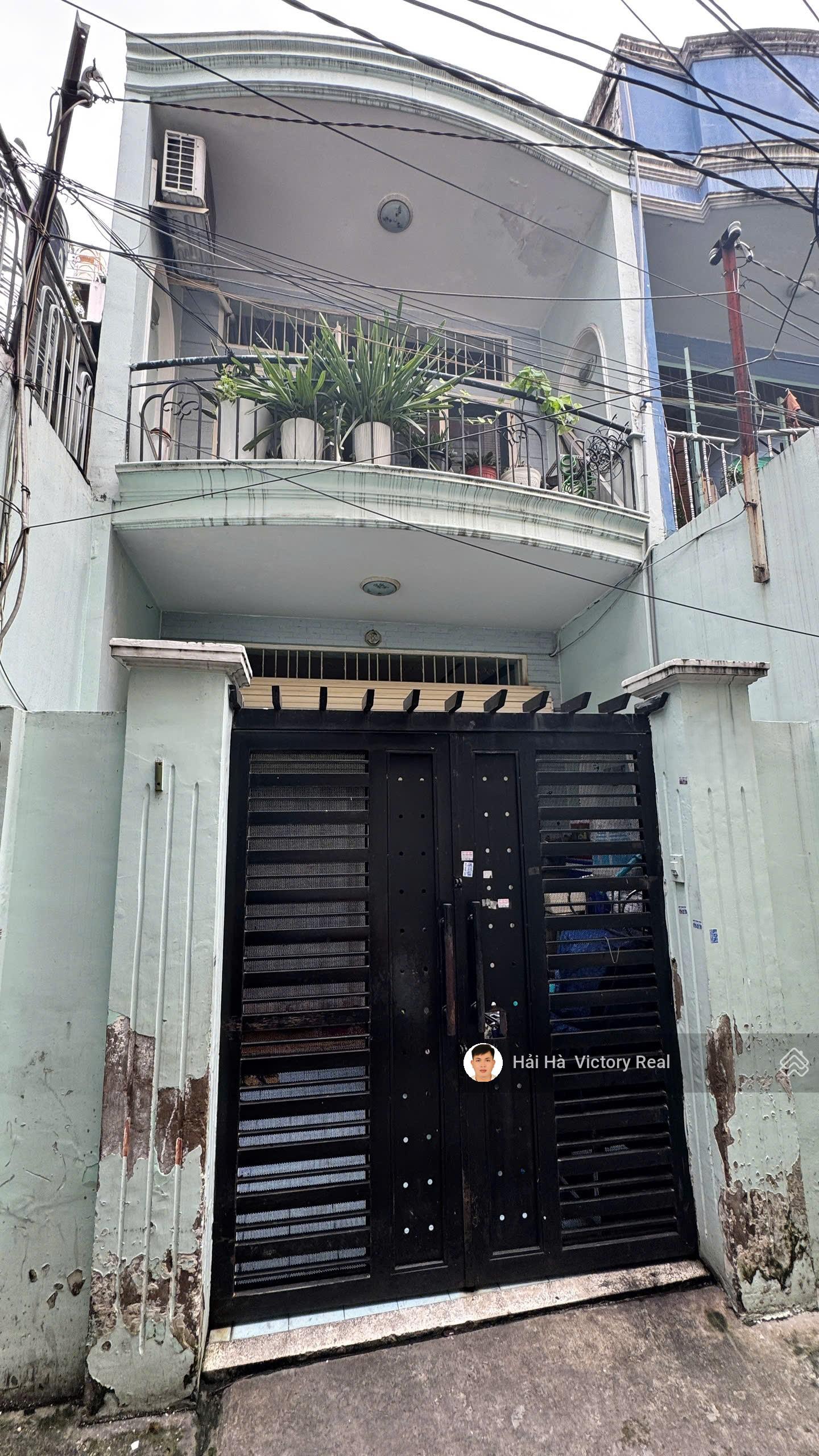 Bán nhà đường Lạc Long Quân, Tân Bình. Gần GX Phú Trung, DT: 4,1 x 15m, nhà 2 tầng, khu an ninh