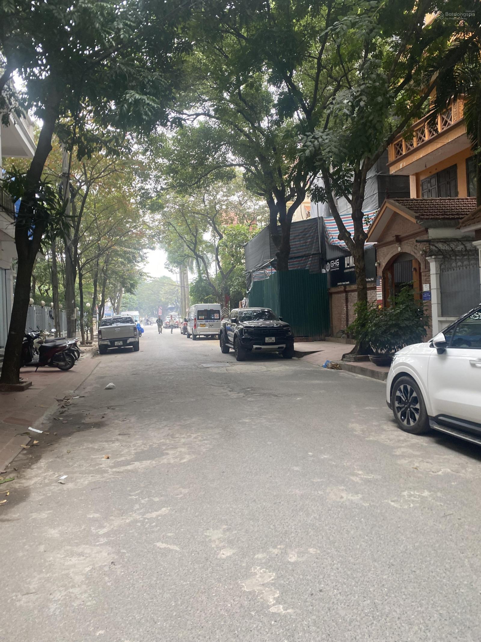 Cho thuê liền kề Làng Việt Kiều, DT 100m 5 tầng, giá 33tr, LH 0989 604 ***