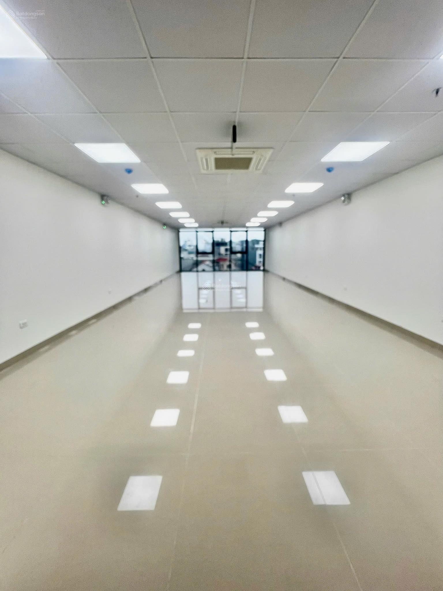 Toà nhà thương mại phố Lạc Long Quân, xây 10 tầng, ngay hồ, dòng tiền tốt, DT 120m2, giá 79 tỷ Toà nhà thương mại phố Lạc Long Quân, xây 10 tầng, ngay hồ, dòng tiền tốt, DT 120m2, giá 79 tỷ