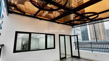 Toà nhà thương mại phố Lạc Long Quân, xây 10 tầng, ngay hồ, dòng tiền tốt, DT 120m2, giá 79 tỷ
