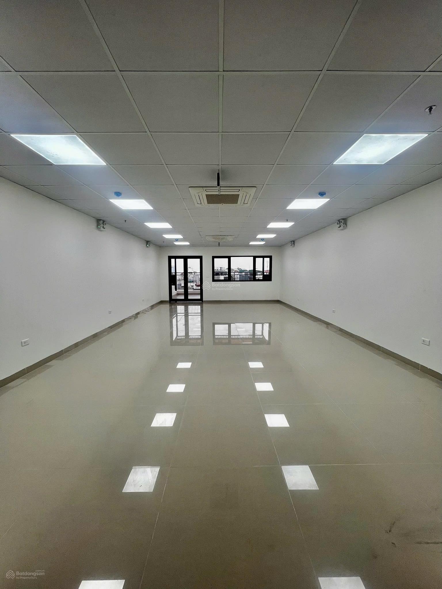 Toà nhà thương mại phố Lạc Long Quân, xây 10 tầng, ngay hồ, dòng tiền tốt, DT 120m2, giá 79 tỷ Toà nhà thương mại phố Lạc Long Quân, xây 10 tầng, ngay hồ, dòng tiền tốt, DT 120m2, giá 79 tỷ