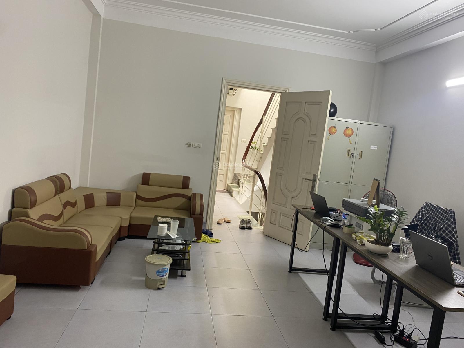 Cho thuê văn phòng tại phố Bùi Huy Bích - quận ủy Hoàng Mai 30m2 giá thuê 4tr / tháng