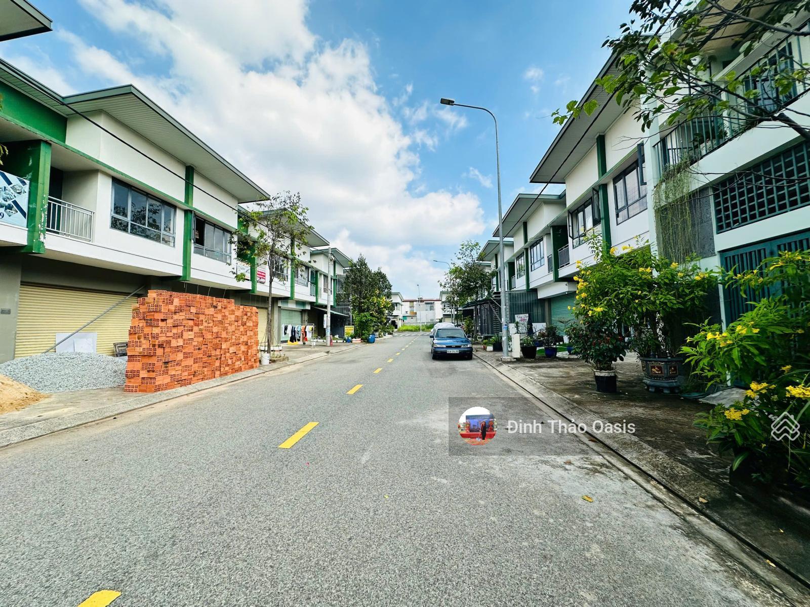 Chủ hạ giá bán nhà phố 85m2 hoàn thiện đẹp giá siêu tốt tại Oasis City gần trường Đại Học Việt Đức Chủ hạ giá bán nhà phố 85m2 hoàn thiện đẹp giá siêu tốt tại Oasis City gần trường Đại Học Việt Đức