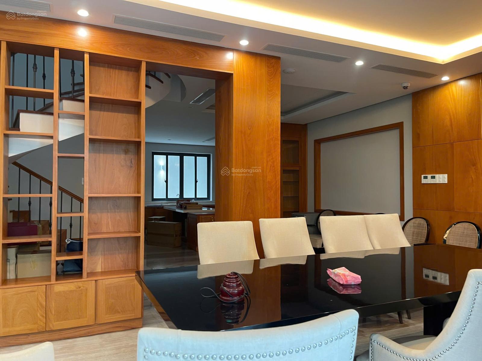 Bán biệt thự khu đường Hoa, Hầm 4 Tầng, DT 8 x 18m. Giá chỉ 48 tỷ