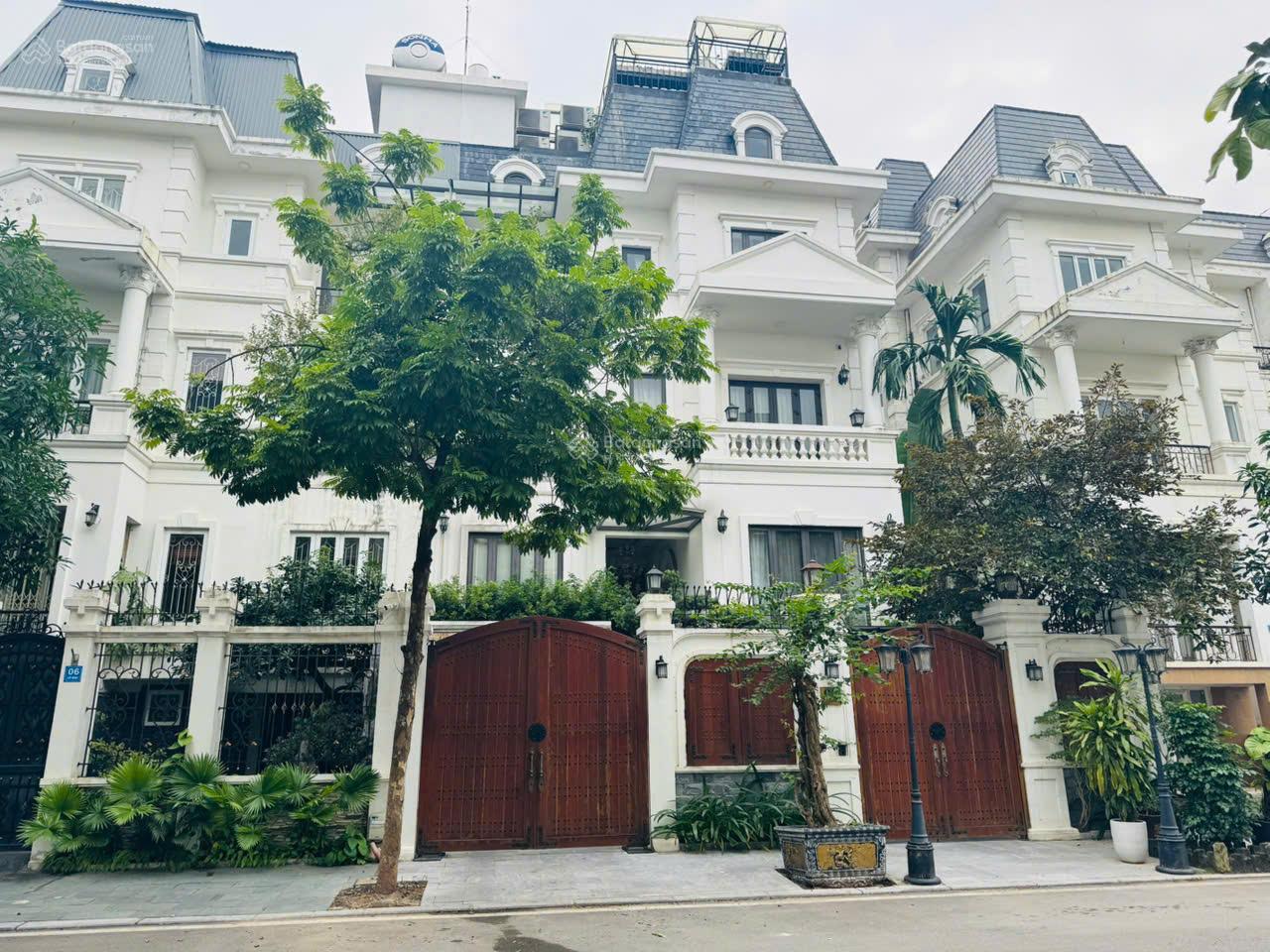 Cần bán gấp Biệt Thự KĐT LIDECO 224m2, 3 mặt thoáng, view thoáng, kinh doanh sầm uất, giá 30,5 tỷ.