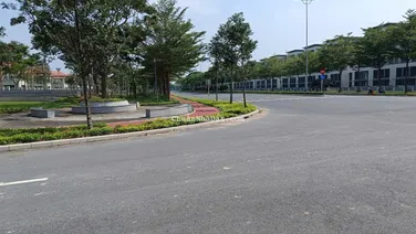 Mặt tiền đường nhựa 47m đối diện khu biệt thự 5* SwanPark. 2686m2 khu dân cư. Giá 13.5 tỷ. Sổ riêng