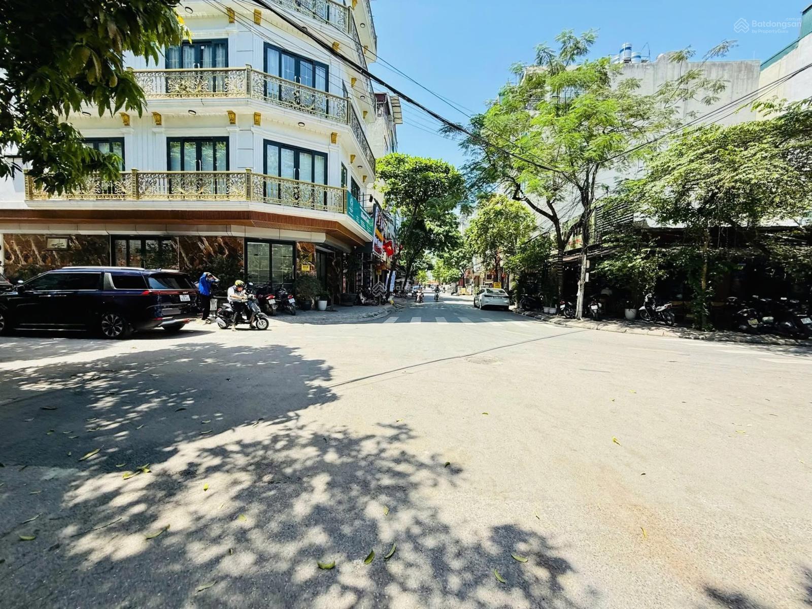 Mặt phố Phú Diễn - đoạn đẹp nhất, 100m2, MT 7m, 6 tầng thang máy - Đại Học TNMT - vỉa hè rộng - 3x