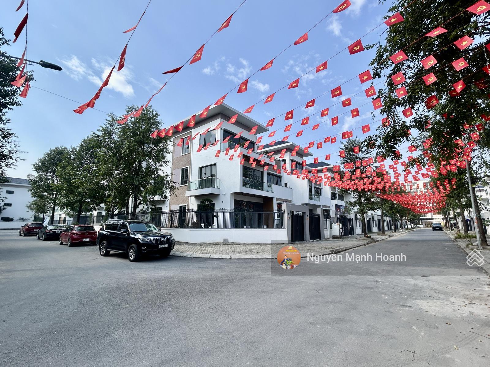 Bán nhà biệt thự 240m2, mặt tiền 12m, 3 tầng thang máy chỉ 26 tỷ nhận nhà ngay tại KĐT Thanh Hà