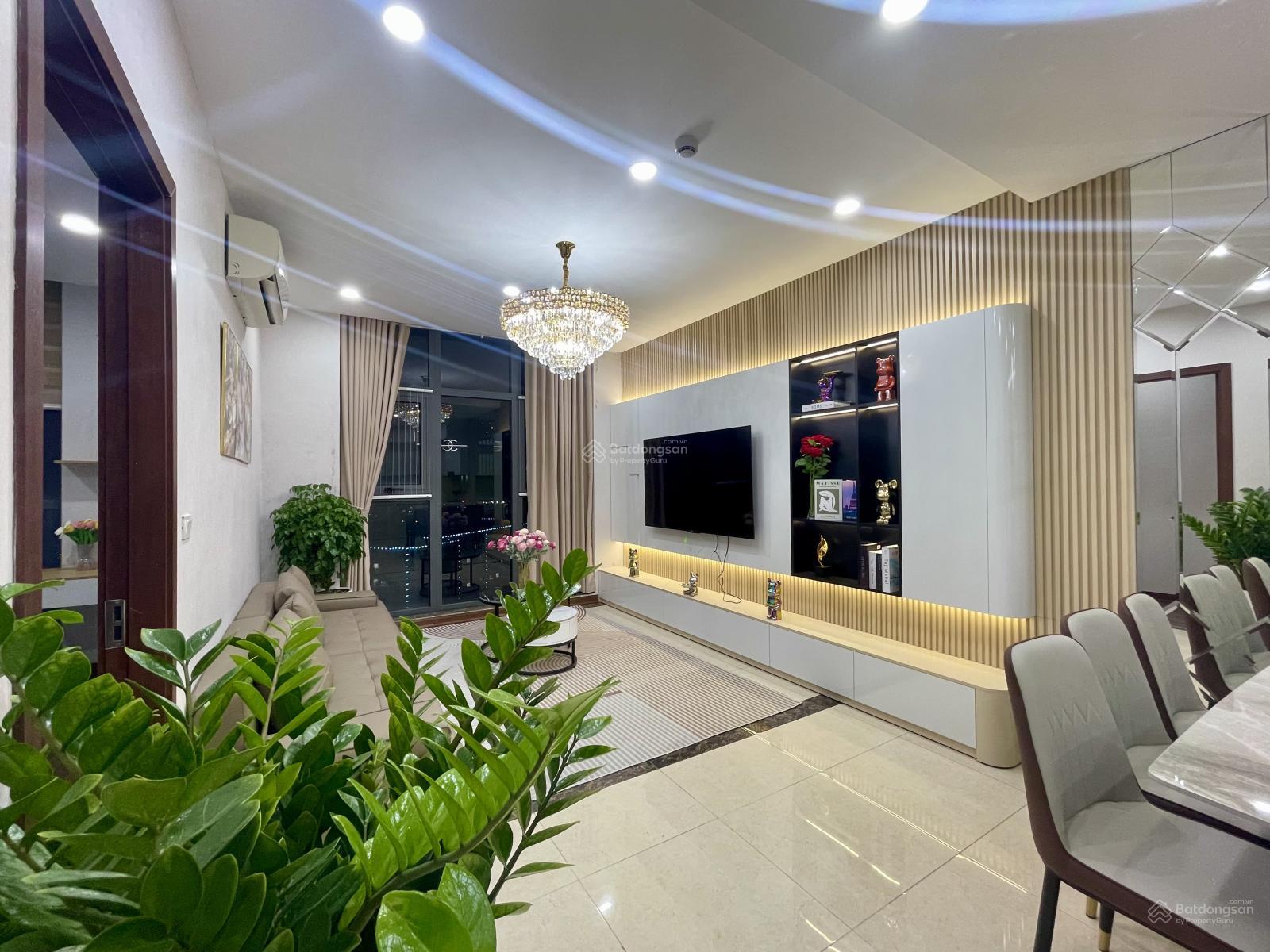 Gia đình cần bán căn 3PN tầng trung full nội thất toà HPC 105 Tố Hữu Gia đình cần bán căn 3PN tầng trung full nội thất toà HPC 105 Tố Hữu