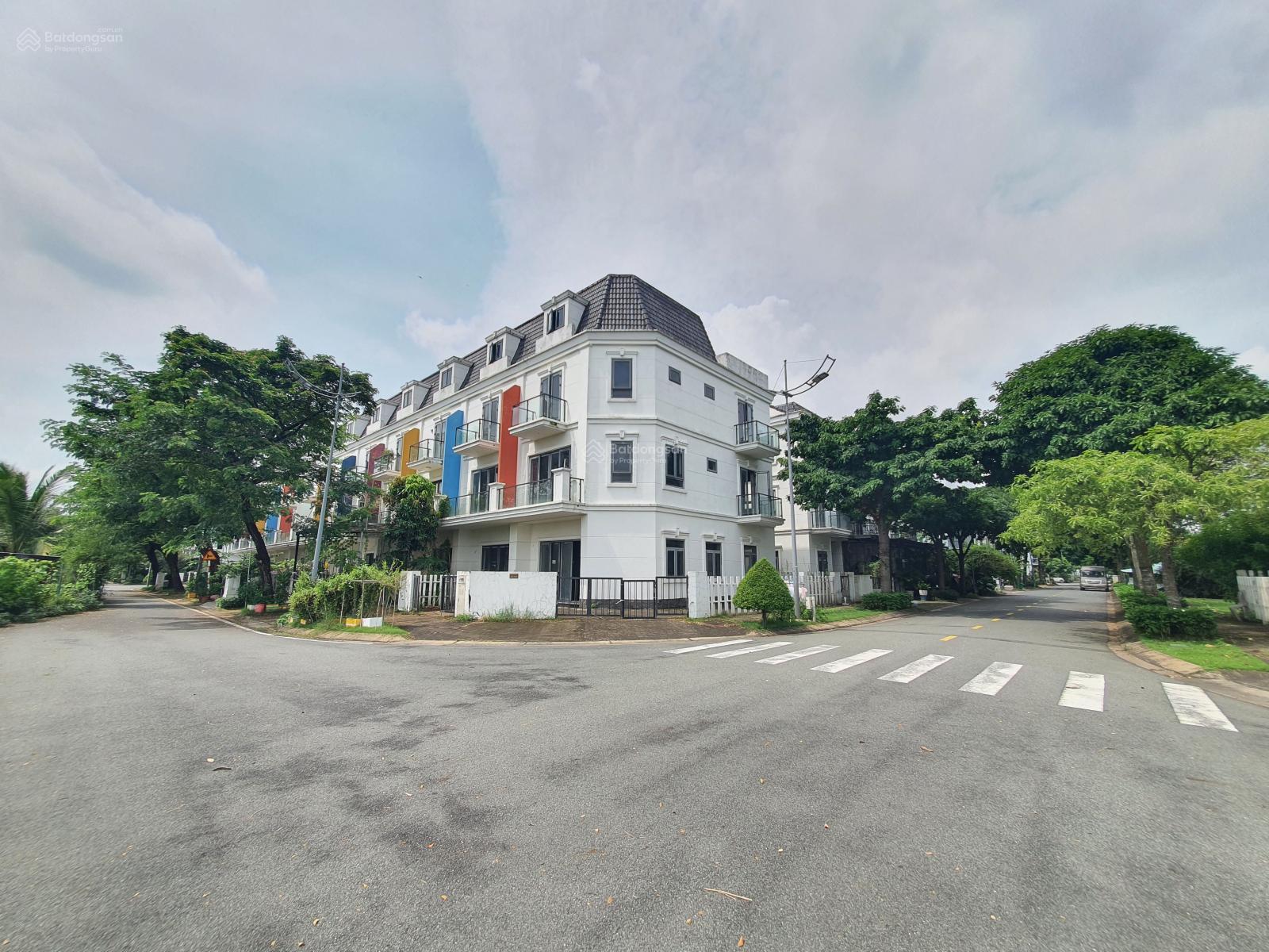 Chính chủ cần bán căn nhà hai mặt thoáng trục đường 20m khu Sim City (Giá 7.9 tỷ)