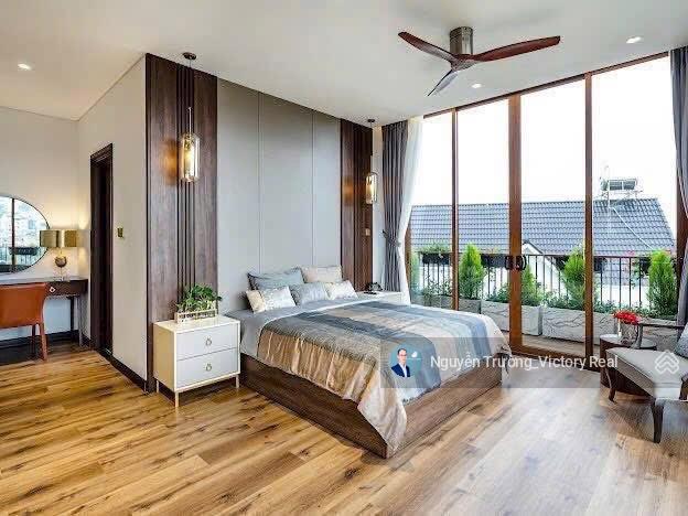 Bán villa sân vườn 300m2, ngang 15m x 23m, đường Hồ Xuân Hương, Đà Lạt. Giá chỉ 14.5 tỷ