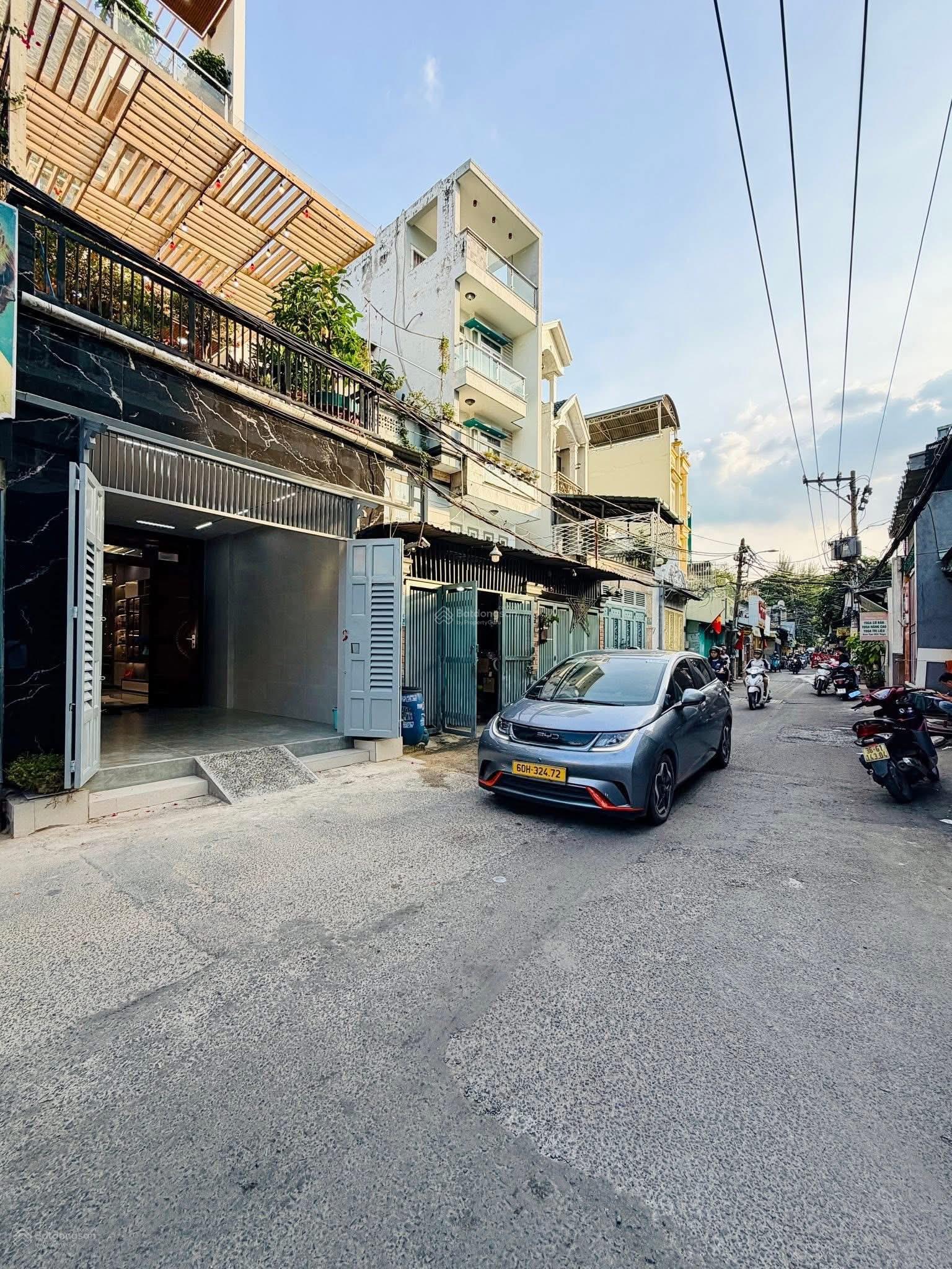 Bán nhà mặt tiền hẻm 872/Quang Trung 4x18 trệt 3 lầu 4pn giá 10,9tỷ thương lượng