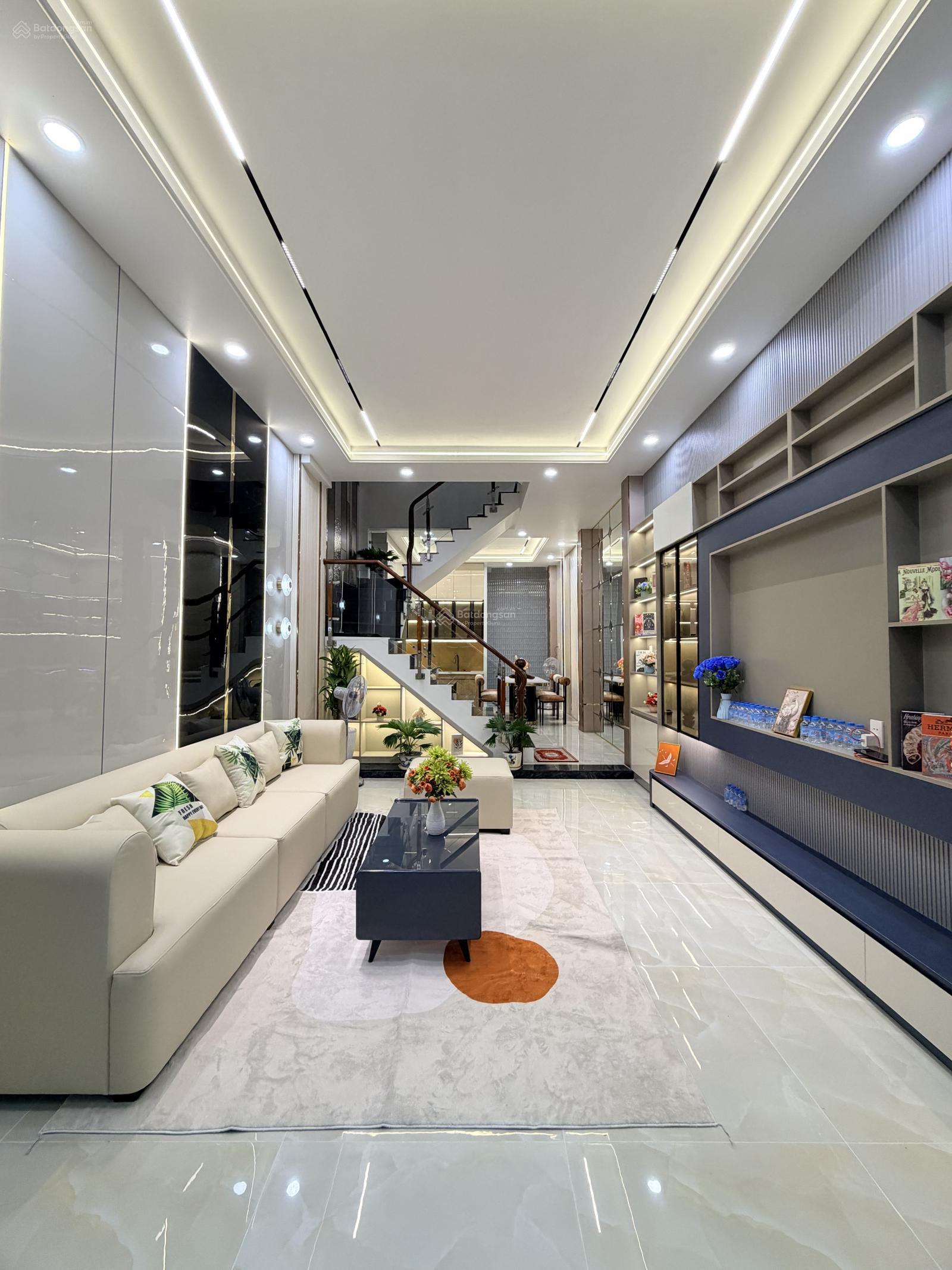 Bán nhà mặt tiền hẻm 872/Quang Trung 4x18 trệt 3 lầu 4pn giá 10,9tỷ thương lượng