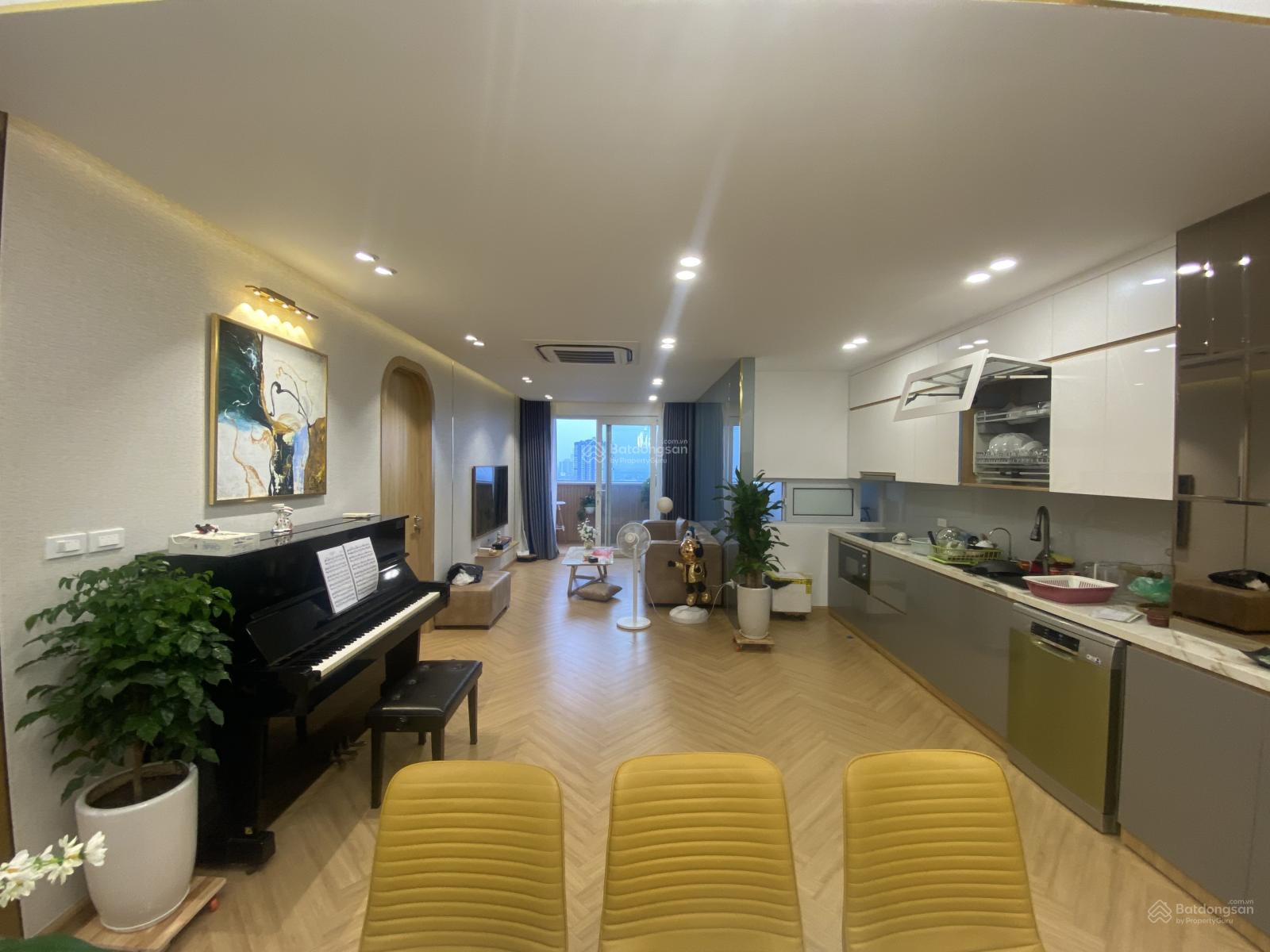 Bán căn hộ 71 Nguyễn Chí Thanh Vườn Xuân 123m2, 3 PN, view hồ, giá 10,5 tỷ