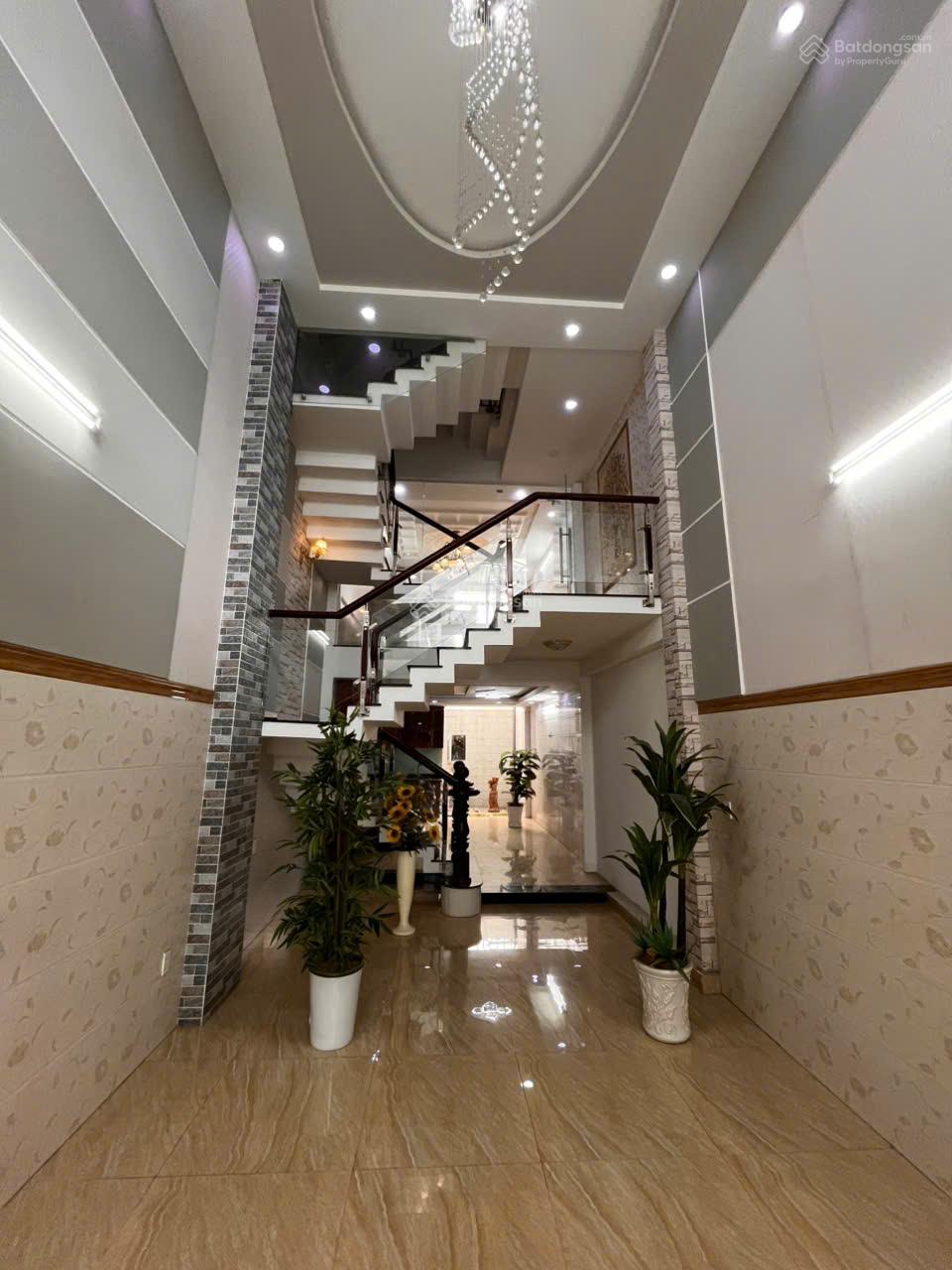 HXH khu VIP Trần Thị Trọng, P. 15, Tân Bình, nhà 5 tầng, 4x18,4m, 9.3 tỷ